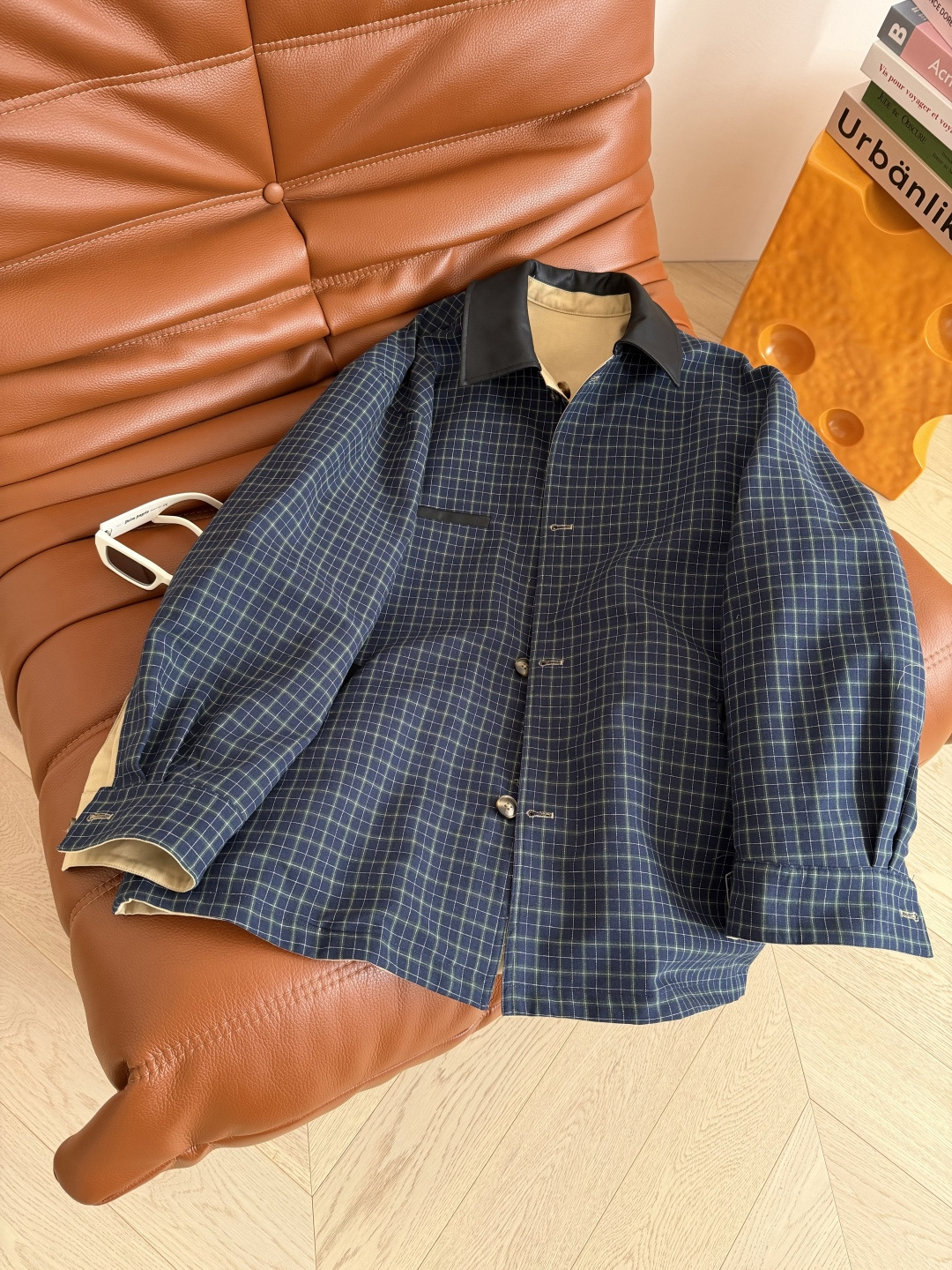 两面穿设计 25秋冬 两面穿设计中长款风衣外套 休闲有型 很有氛围感 两面不同的风格自由切换 一面经典卡