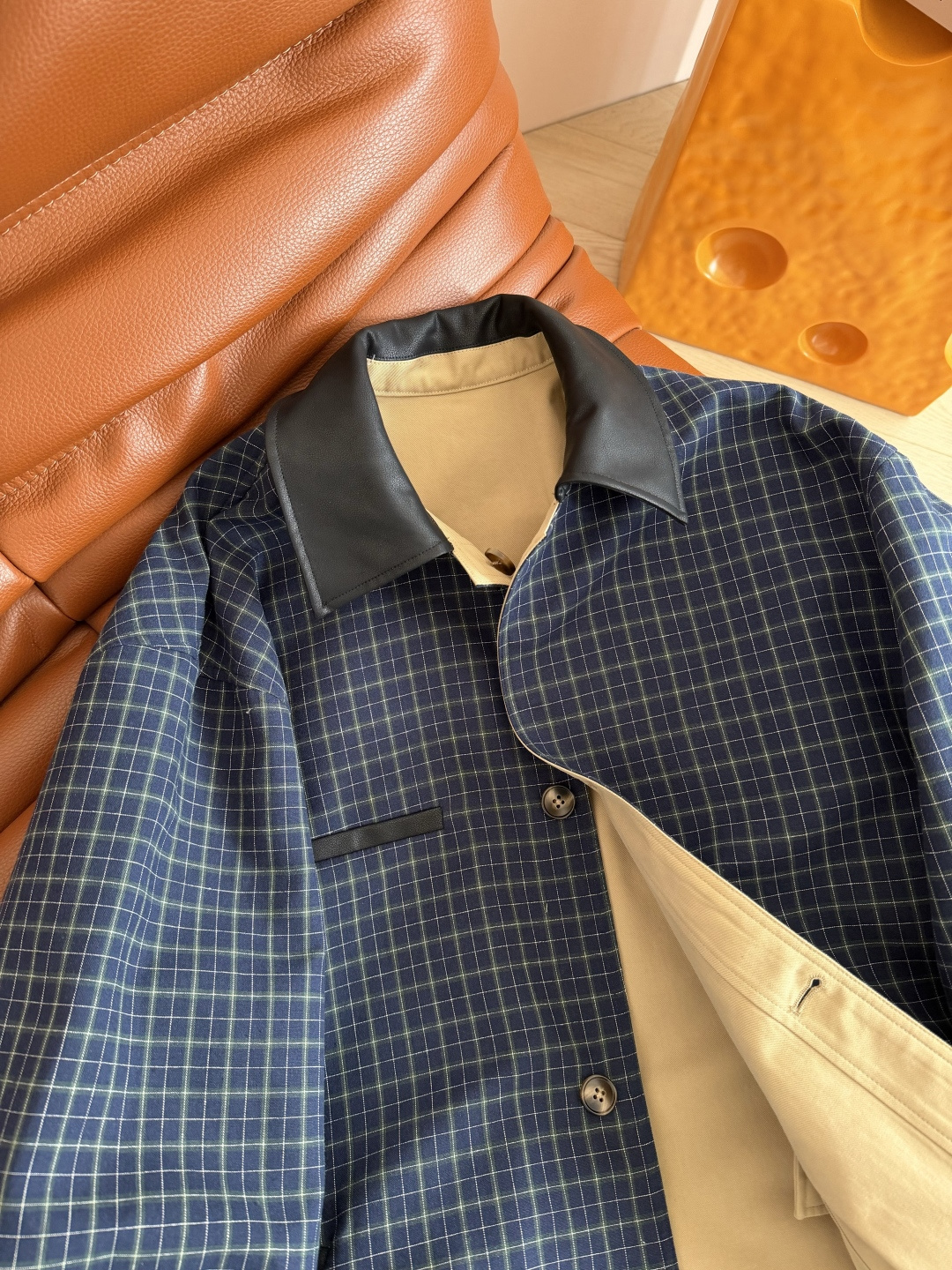 两面穿设计 25秋冬 两面穿设计中长款风衣外套 休闲有型 很有氛围感 两面不同的风格自由切换 一面经典卡