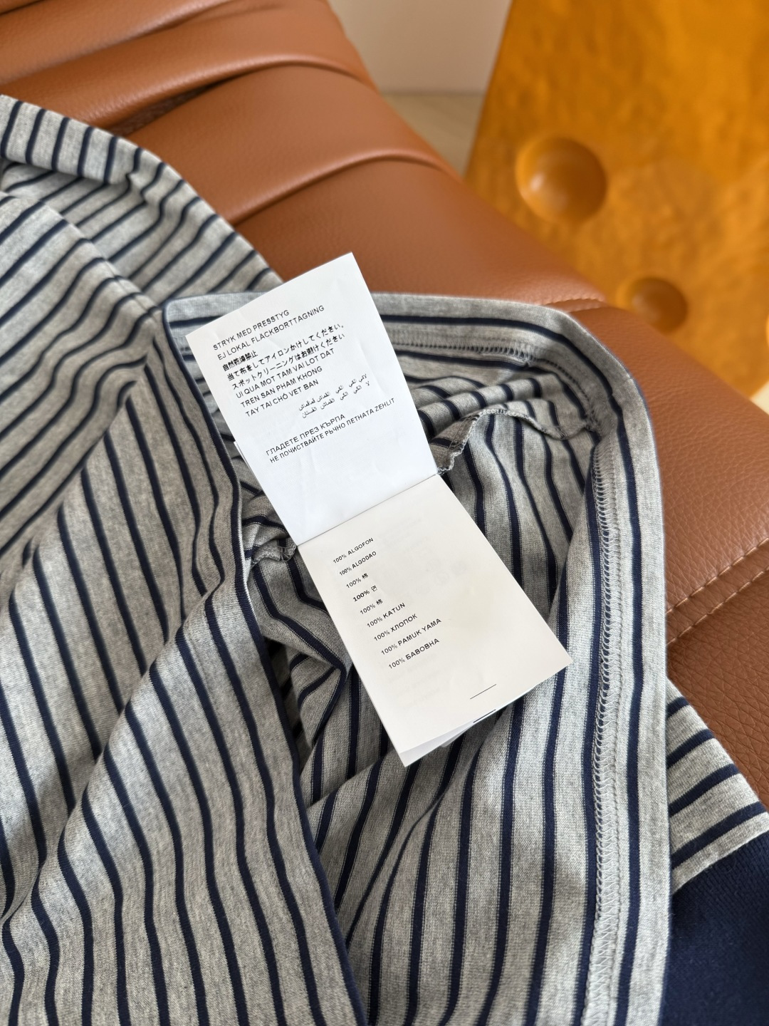 刘浩存同款 25FW 字母徽标条纹T恤 日常出街凹造型或者打底都OK 大写的实穿 花卉和藏蓝条纹配色很好