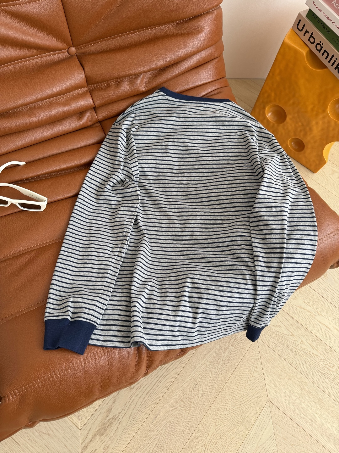 刘浩存同款 25FW 字母徽标条纹T恤 日常出街凹造型或者打底都OK 大写的实穿 花卉和藏蓝条纹配色很好