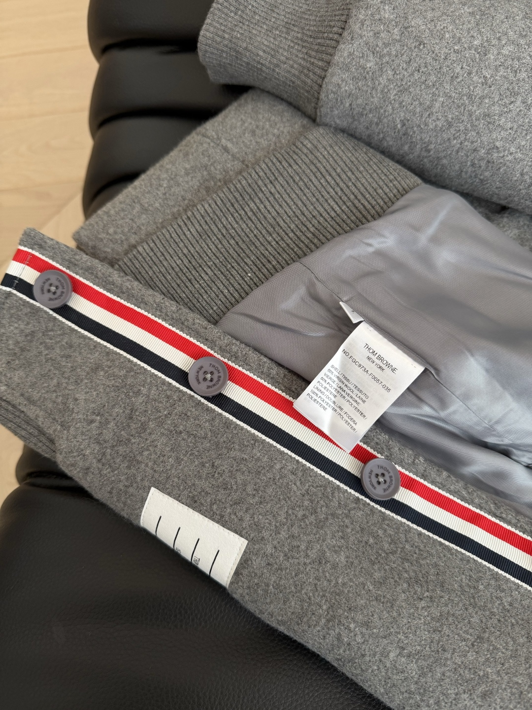 25新品 经典撞色织带拼接毛呢棒球服 随性又飒气的飞行夹克 撞色三色织带装饰感很强 简约有亮点 小短款设