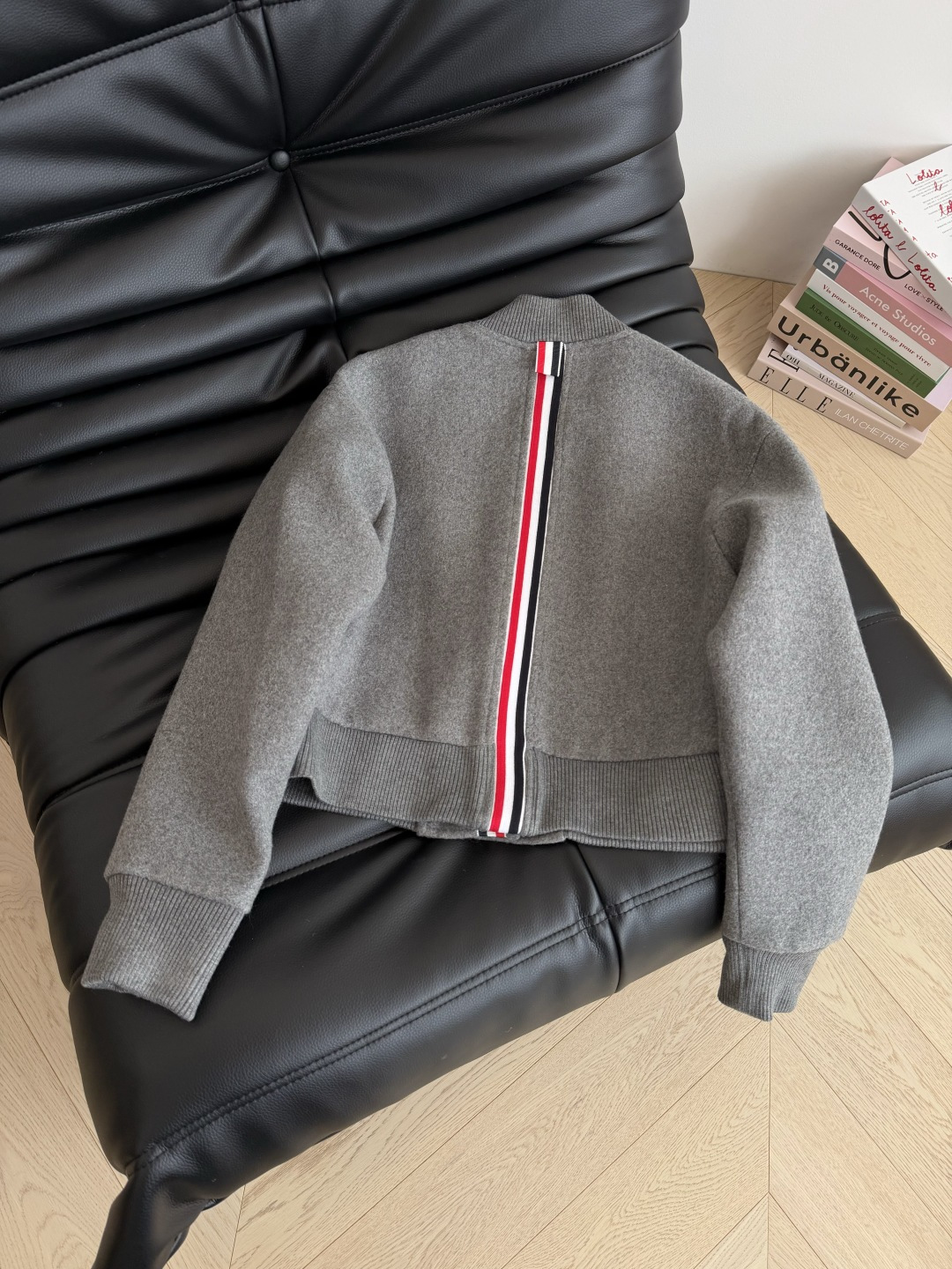 25新品 经典撞色织带拼接毛呢棒球服 随性又飒气的飞行夹克 撞色三色织带装饰感很强 简约有亮点 小短款设