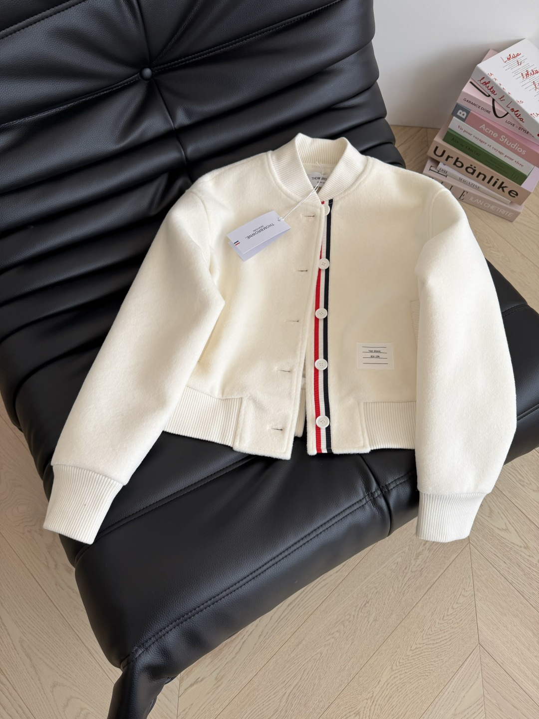 25新品 经典撞色织带拼接毛呢棒球服 随性又飒气的飞行夹克 撞色三色织带装饰感很强 简约有亮点 小短款设