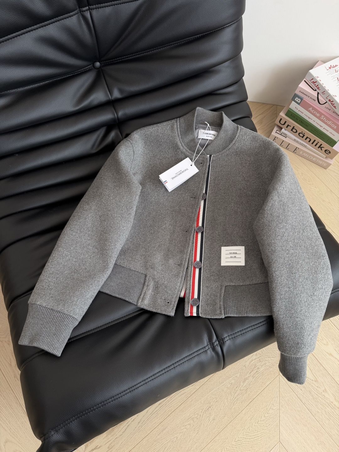 25新品 经典撞色织带拼接毛呢棒球服 随性又飒气的飞行夹克 撞色三色织带装饰感很强 简约有亮点 小短款设