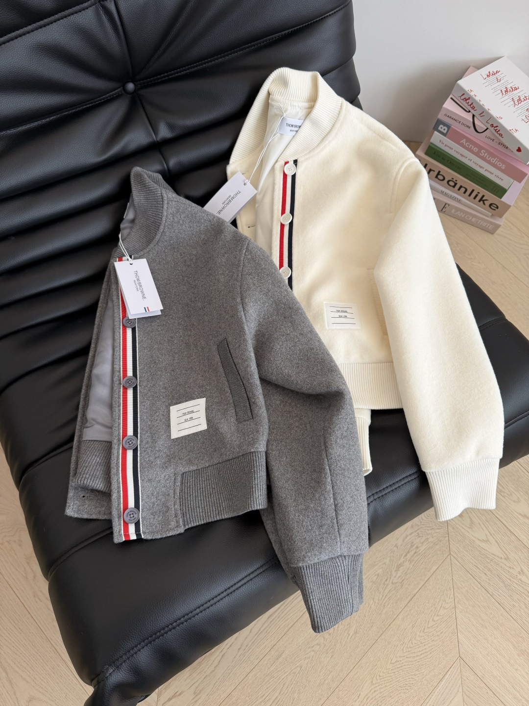 25新品 经典撞色织带拼接毛呢棒球服 随性又飒气的飞行夹克 撞色三色织带装饰感很强 简约有亮点 小短款设