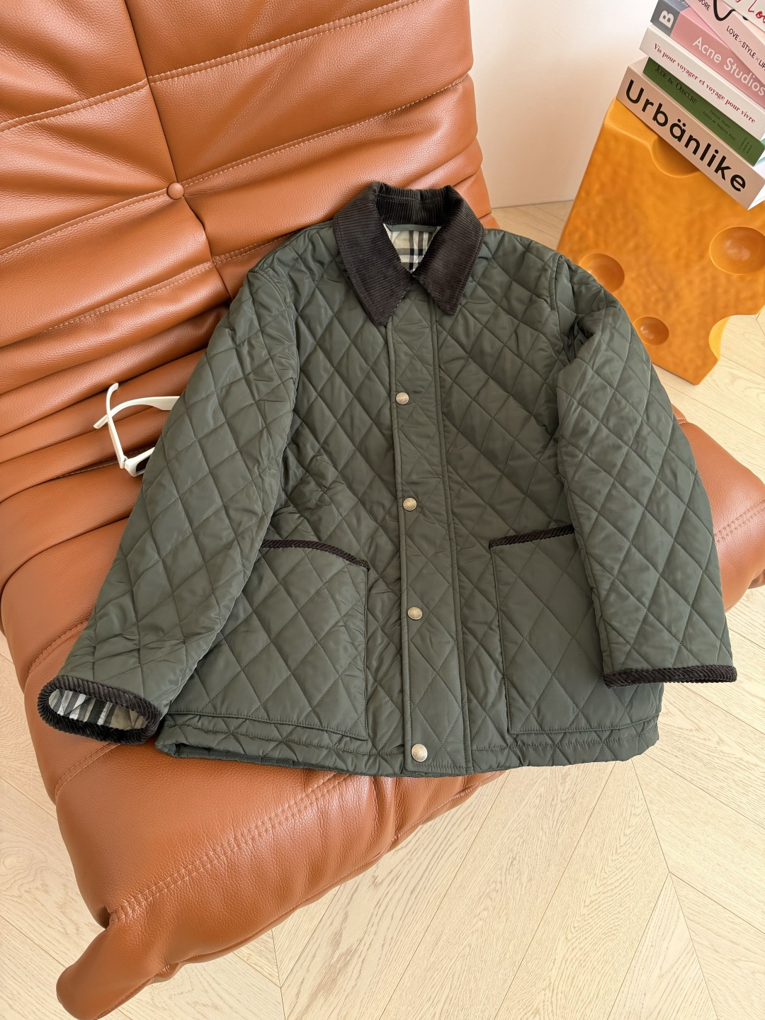 25FW 巨实穿中长款棉服外套 超绝的军绿色 经典灯芯绒翻领和全拉链设计 最最好穿的中长款长度 上身太好