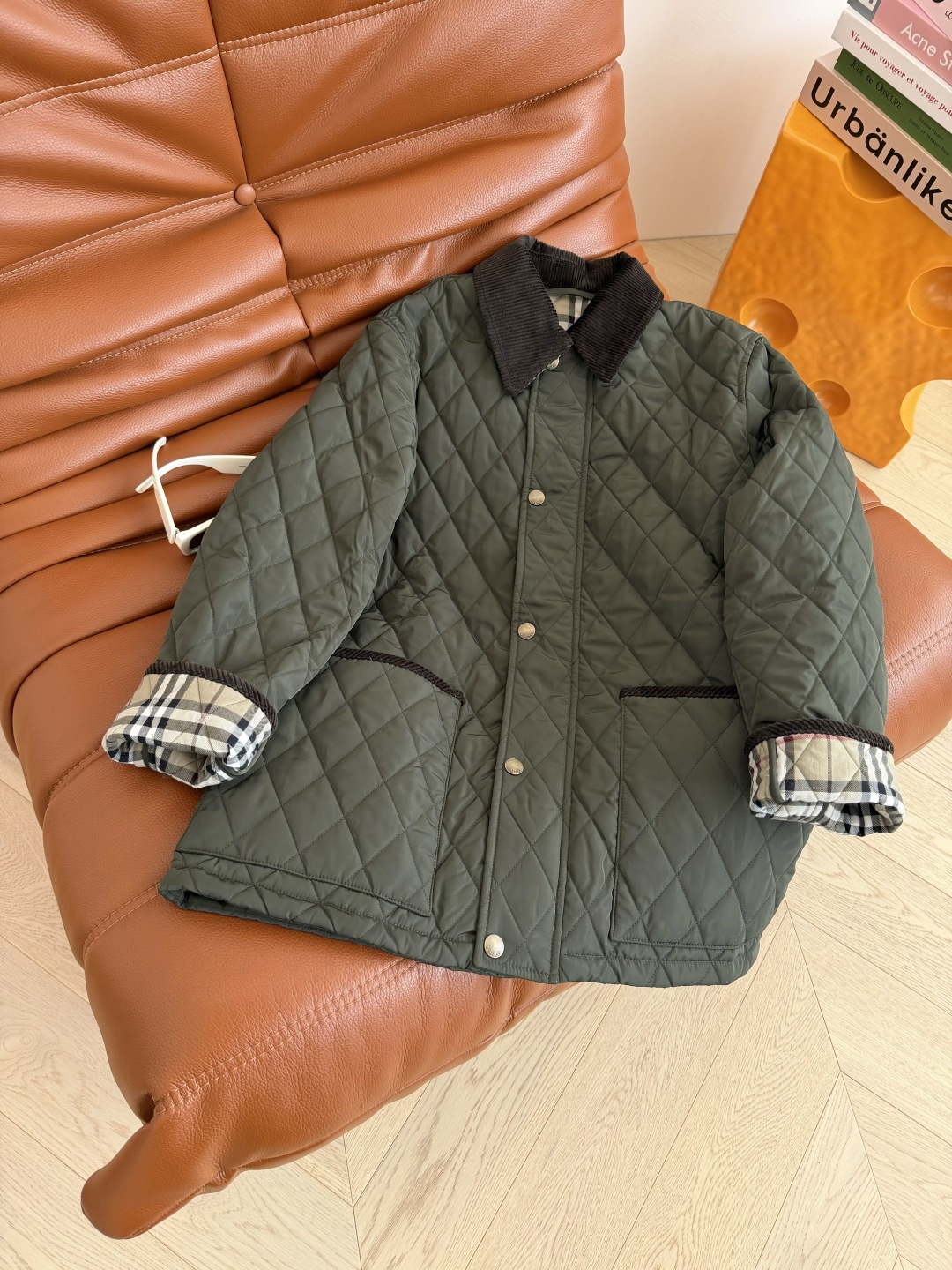 25FW 巨实穿中长款棉服外套 超绝的军绿色 经典灯芯绒翻领和全拉链设计 最最好穿的中长款长度 上身太好