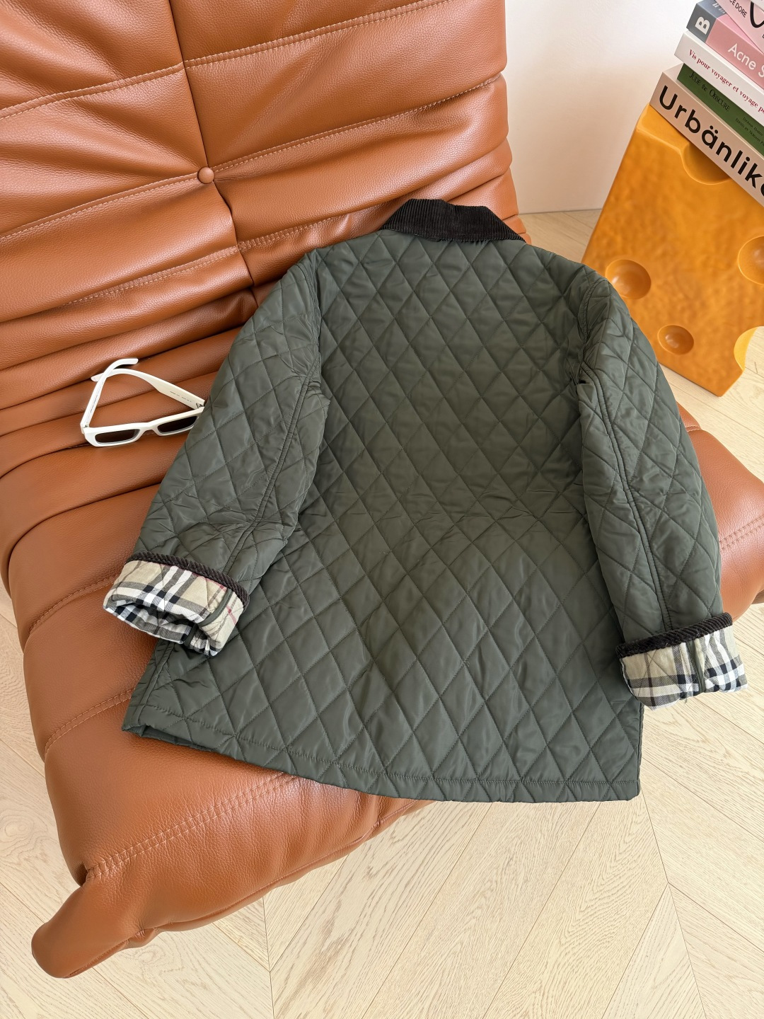 25FW 巨实穿中长款棉服外套 超绝的军绿色 经典灯芯绒翻领和全拉链设计 最最好穿的中长款长度 上身太好