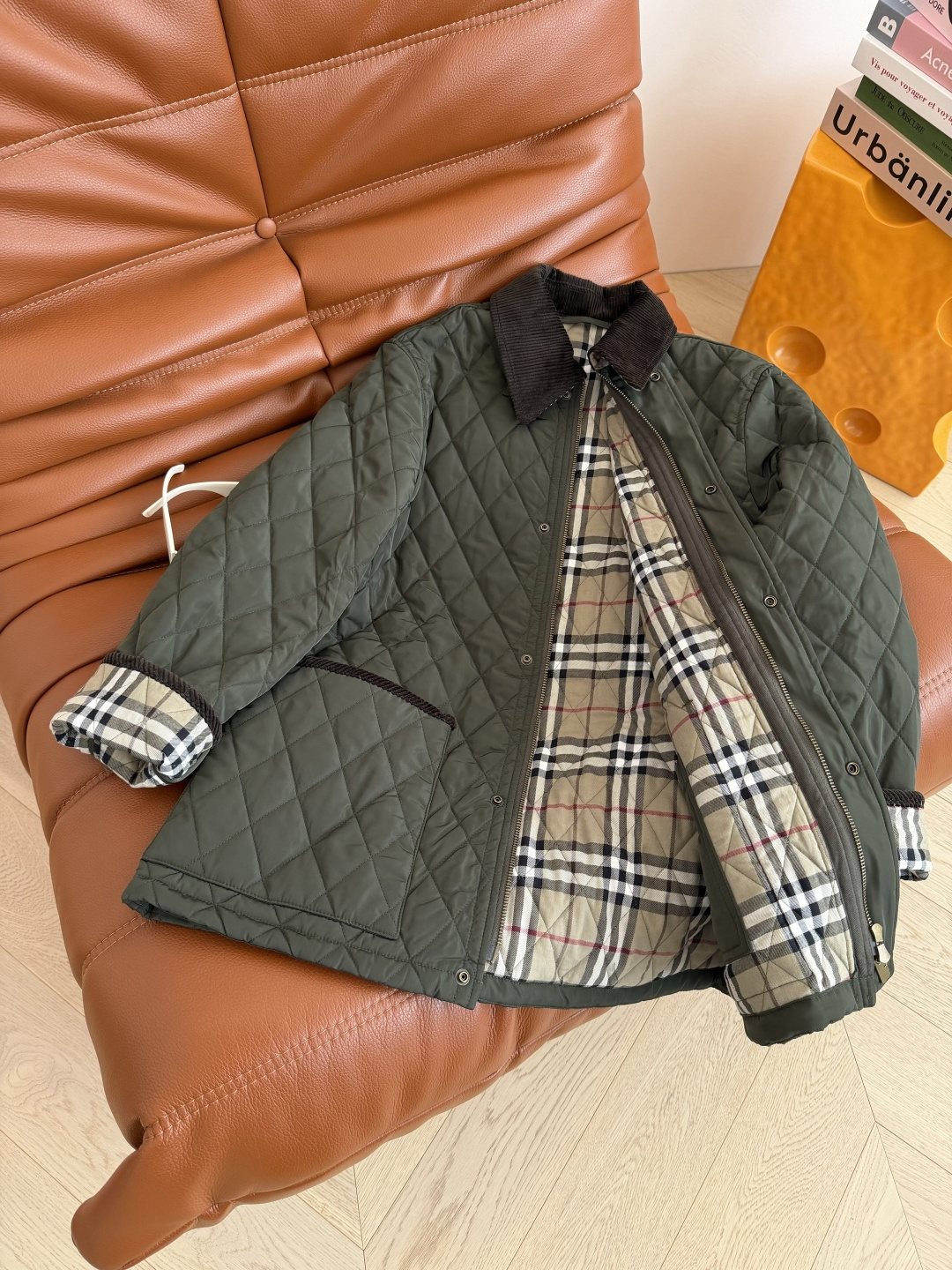 25FW 巨实穿中长款棉服外套 超绝的军绿色 经典灯芯绒翻领和全拉链设计 最最好穿的中长款长度 上身太好