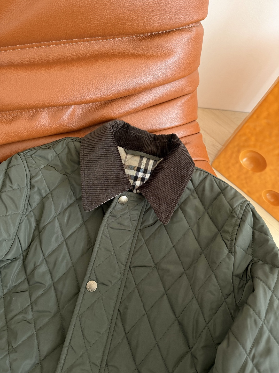 25FW 巨实穿中长款棉服外套 超绝的军绿色 经典灯芯绒翻领和全拉链设计 最最好穿的中长款长度 上身太好