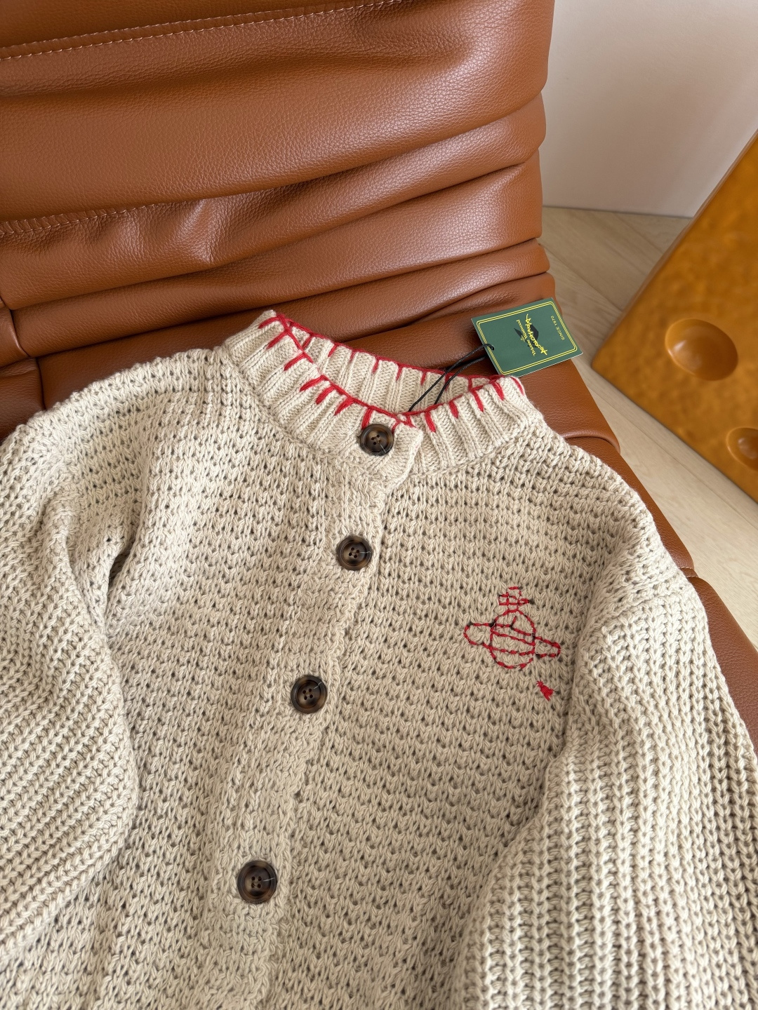 25秋冬 全球限定款 土星装饰两件套开衫毛衣 灯笼袖开衫搭配围巾两件套设计 简直太好看了 围巾单独用也很