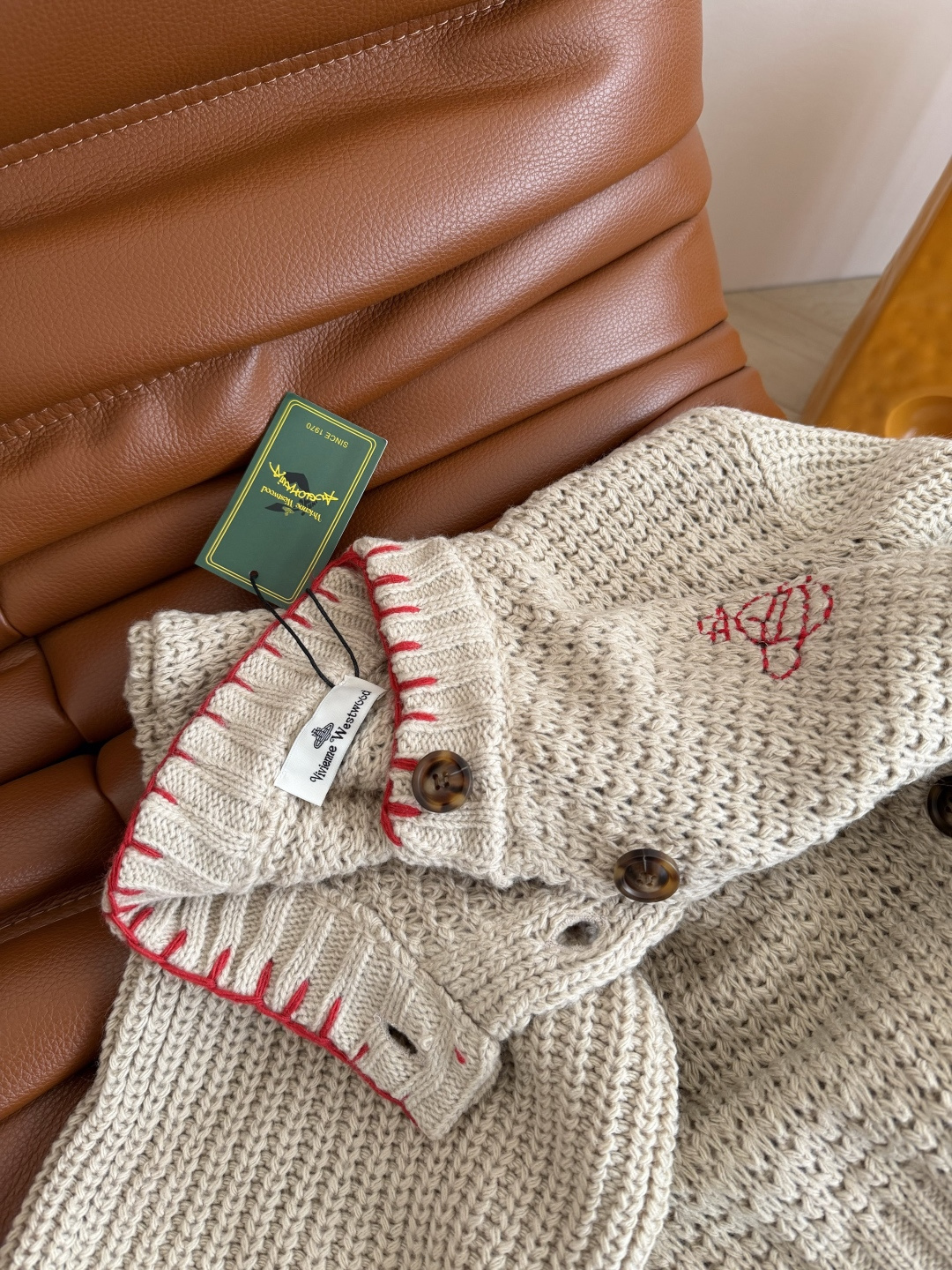 25秋冬 全球限定款 土星装饰两件套开衫毛衣 灯笼袖开衫搭配围巾两件套设计 简直太好看了 围巾单独用也很