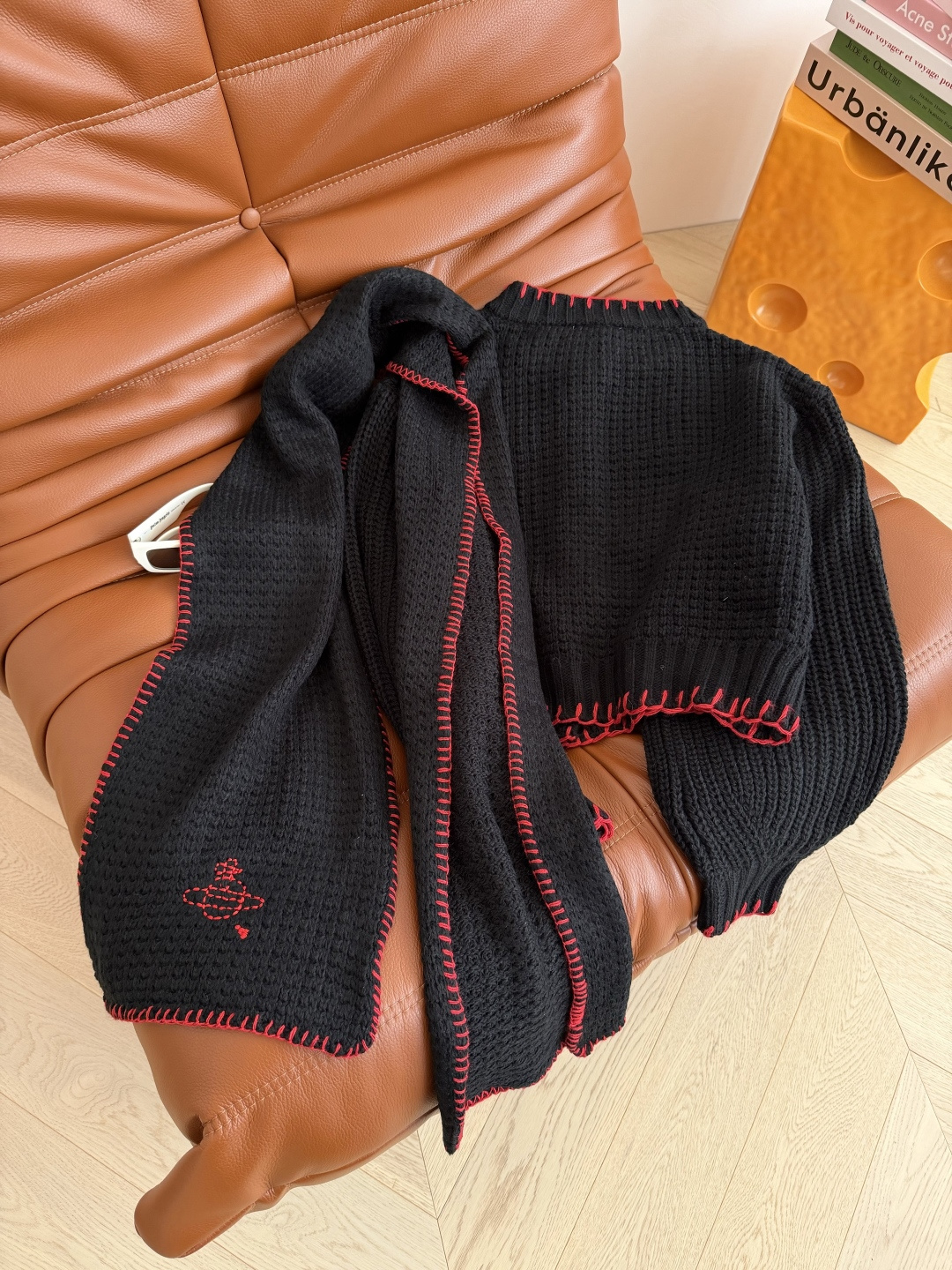 25秋冬 全球限定款 土星装饰两件套开衫毛衣 灯笼袖开衫搭配围巾两件套设计 简直太好看了 围巾单独用也很