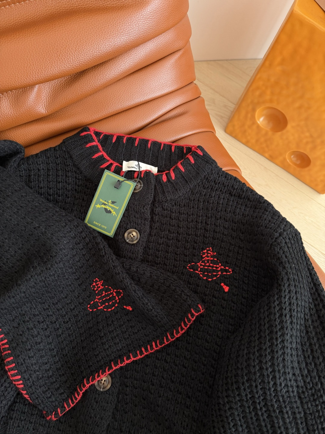 25秋冬 全球限定款 土星装饰两件套开衫毛衣 灯笼袖开衫搭配围巾两件套设计 简直太好看了 围巾单独用也很