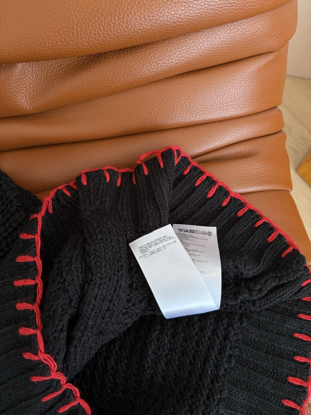 25秋冬 全球限定款 土星装饰两件套开衫毛衣 灯笼袖开衫搭配围巾两件套设计 简直太好看了 围巾单独用也很