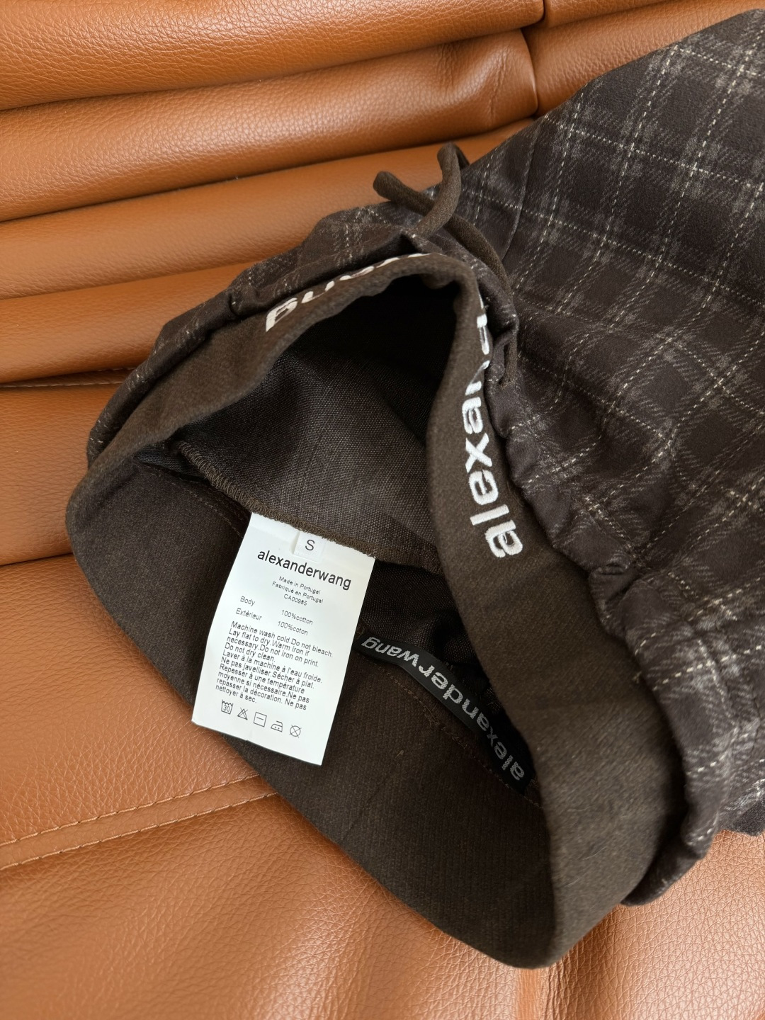 复古时髦 25FW 字母logo刺绣装饰格子裤 属于秋冬的复古和时髦 很有氛围感 采用色织的磨毛面料 阔