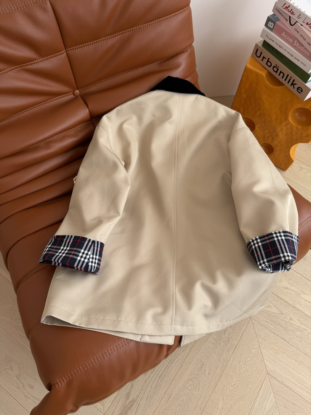 时髦必备 25 秋冬 丝绒领子拼接风衣外套 经典的中长款英伦风 经得起时间的考验 不会过时 上身一整个博