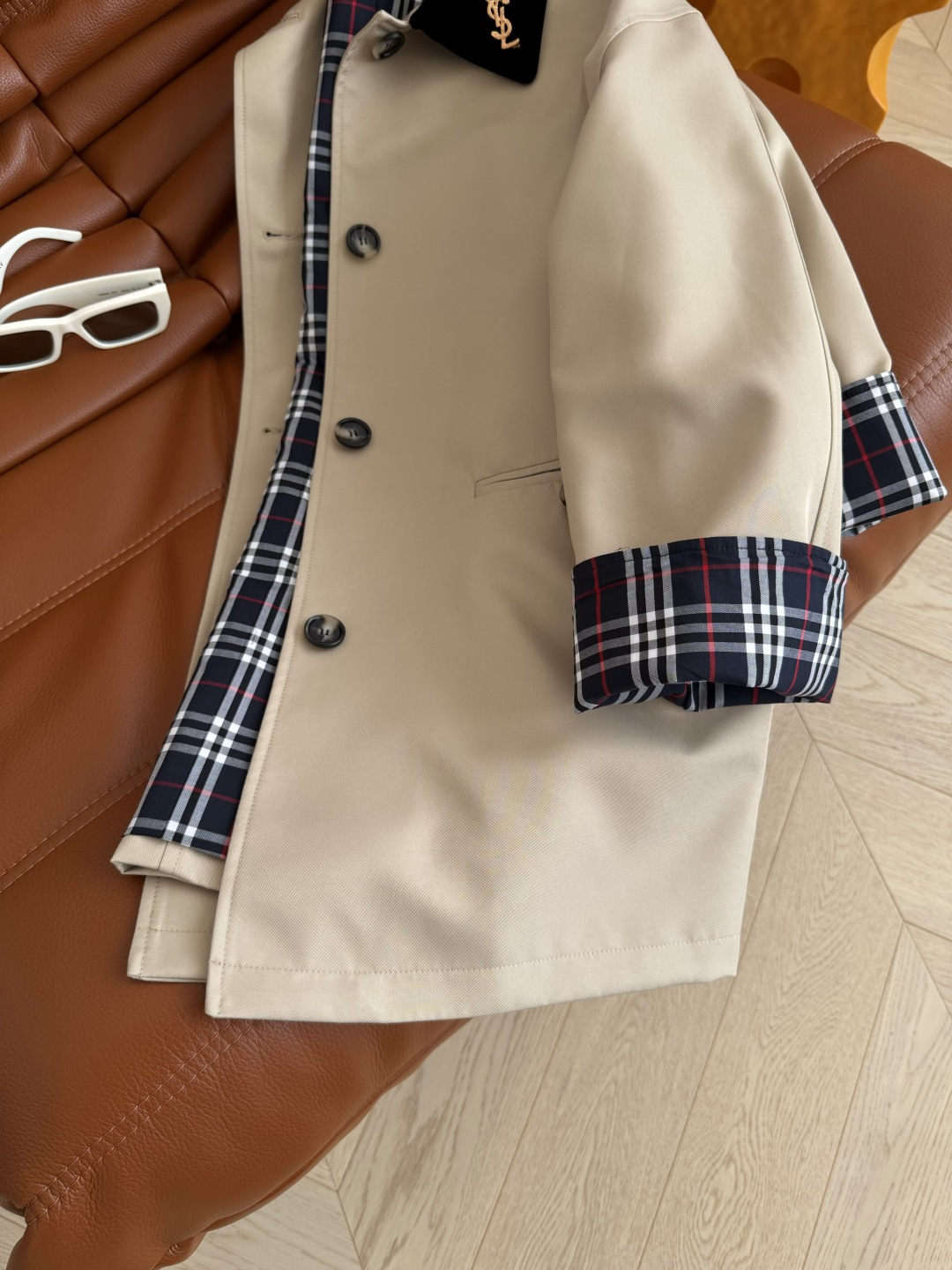 时髦必备 25 秋冬 丝绒领子拼接风衣外套 经典的中长款英伦风 经得起时间的考验 不会过时 上身一整个博