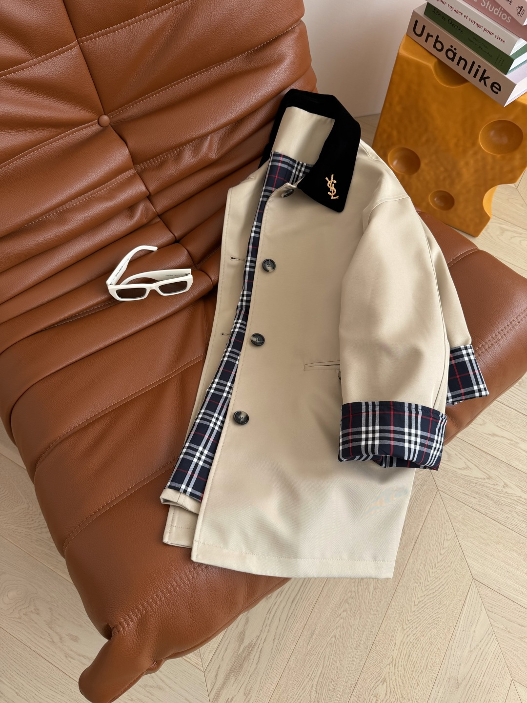 时髦必备 25 秋冬 丝绒领子拼接风衣外套 经典的中长款英伦风 经得起时间的考验 不会过时 上身一整个博