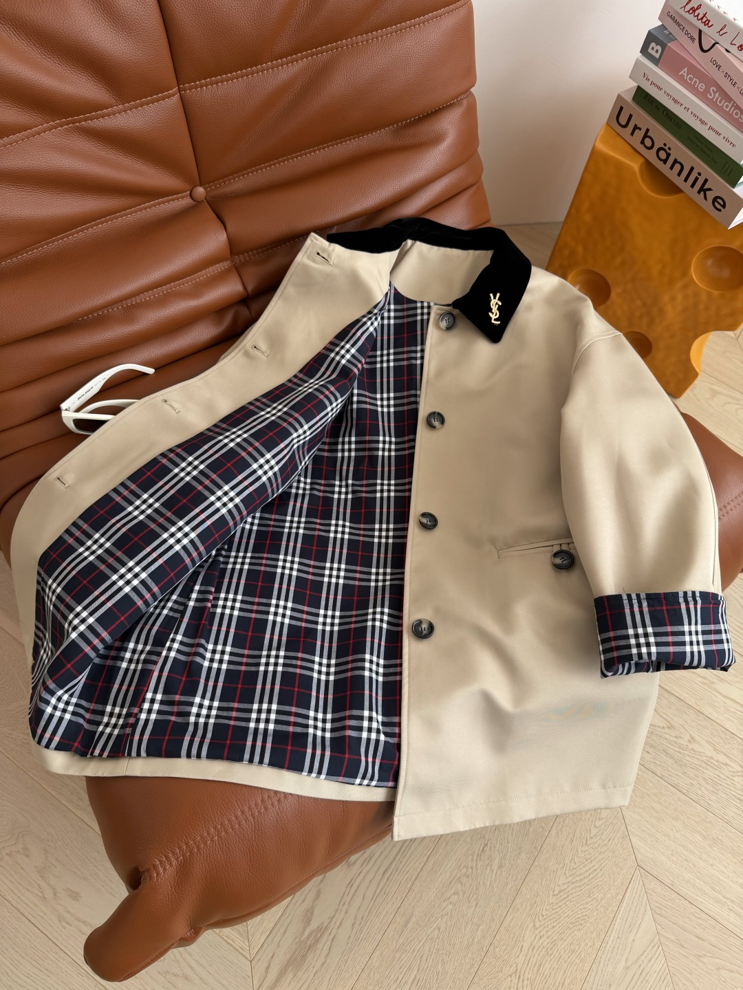 时髦必备 25 秋冬 丝绒领子拼接风衣外套 经典的中长款英伦风 经得起时间的考验 不会过时 上身一整个博