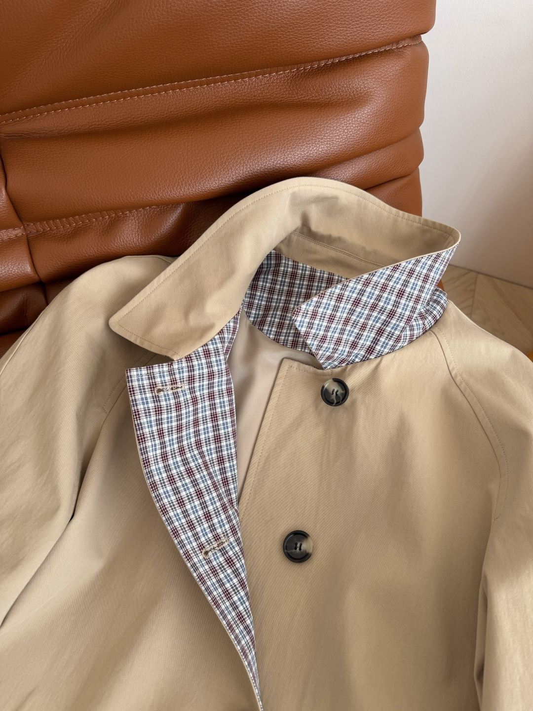 拉风气质感 25秋冬 缪系穿搭长款风衣 内里拼接缪系格纹 袖口可以卷边穿 随随便便就能穿出时髦率性感 且