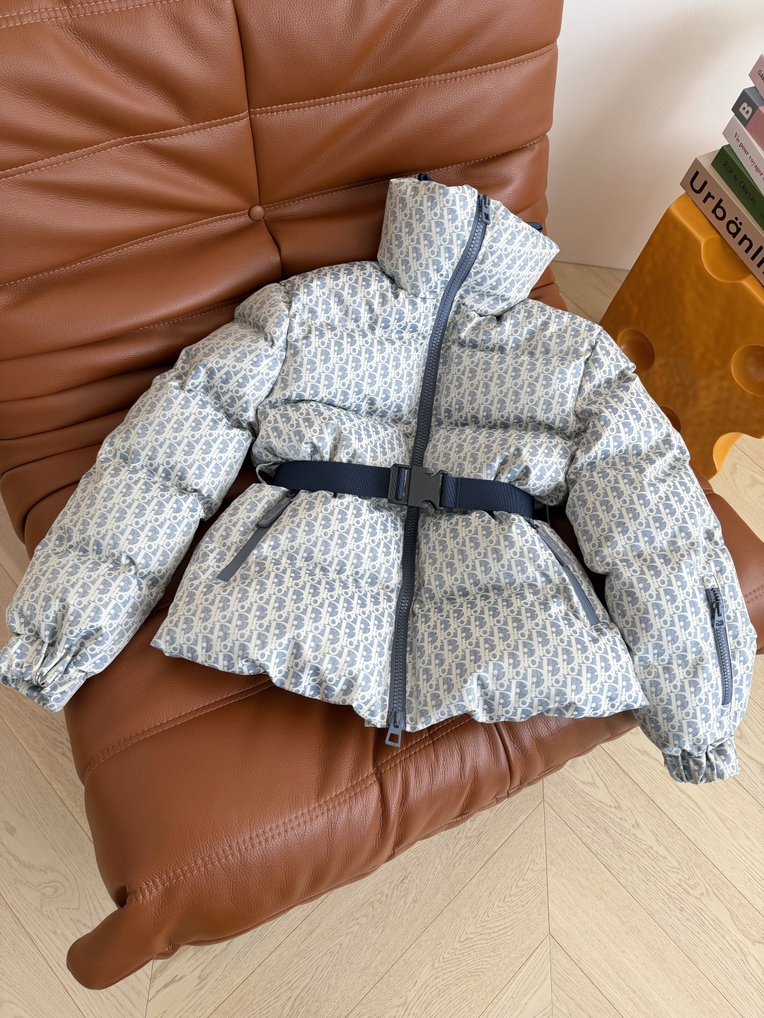 25秋冬 Ski系列 经典老花图案棉服外套 小蜜蜂刺绣点缀 内里填充20 羽绒和80棉 很饱满 保暖程度