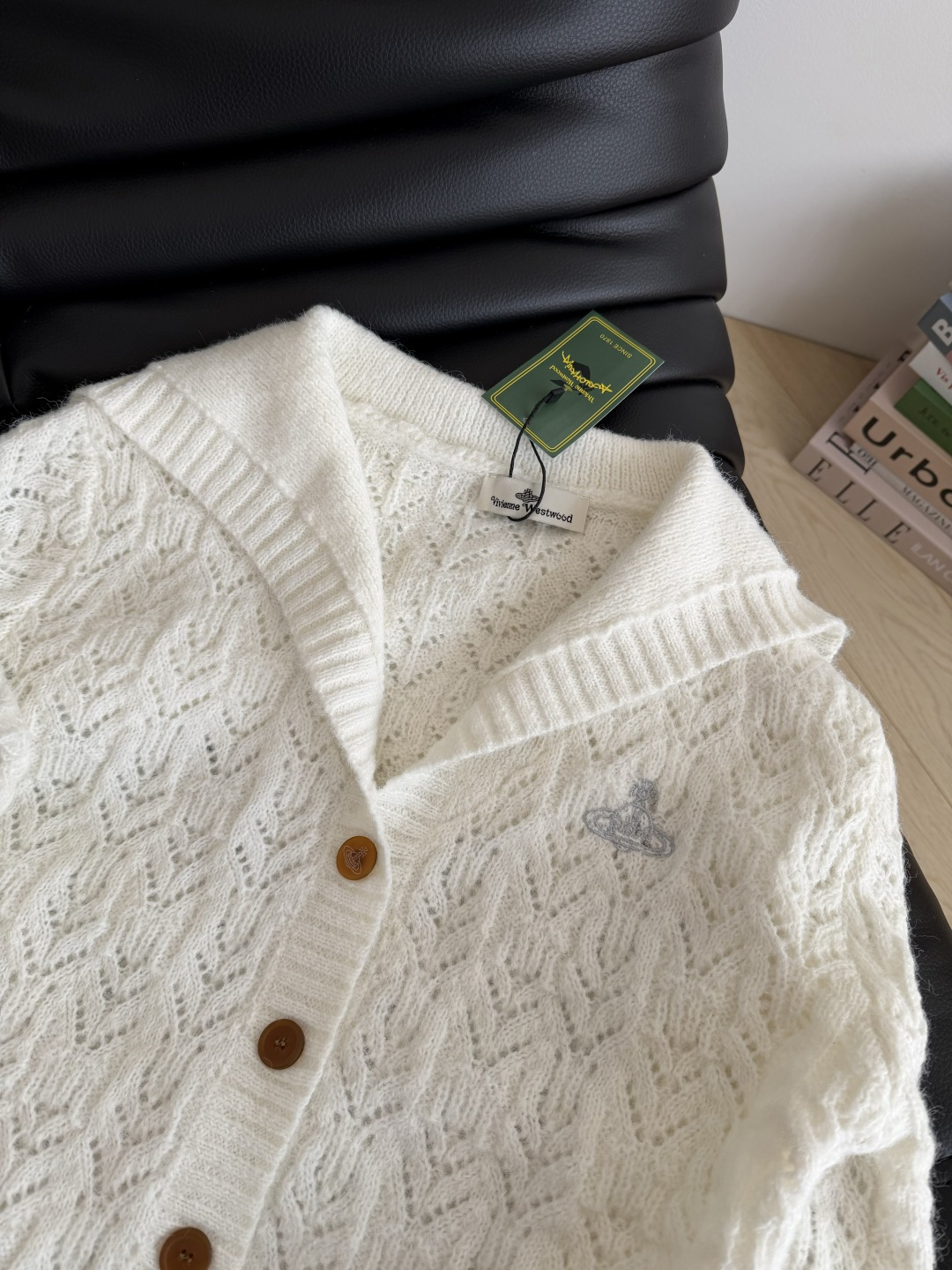 开衫中的白月光 25秋冬 土星logo刺绣翻领开衫 超级温柔的感觉 软糯有氛围感 海军风翻领设计 重工镂