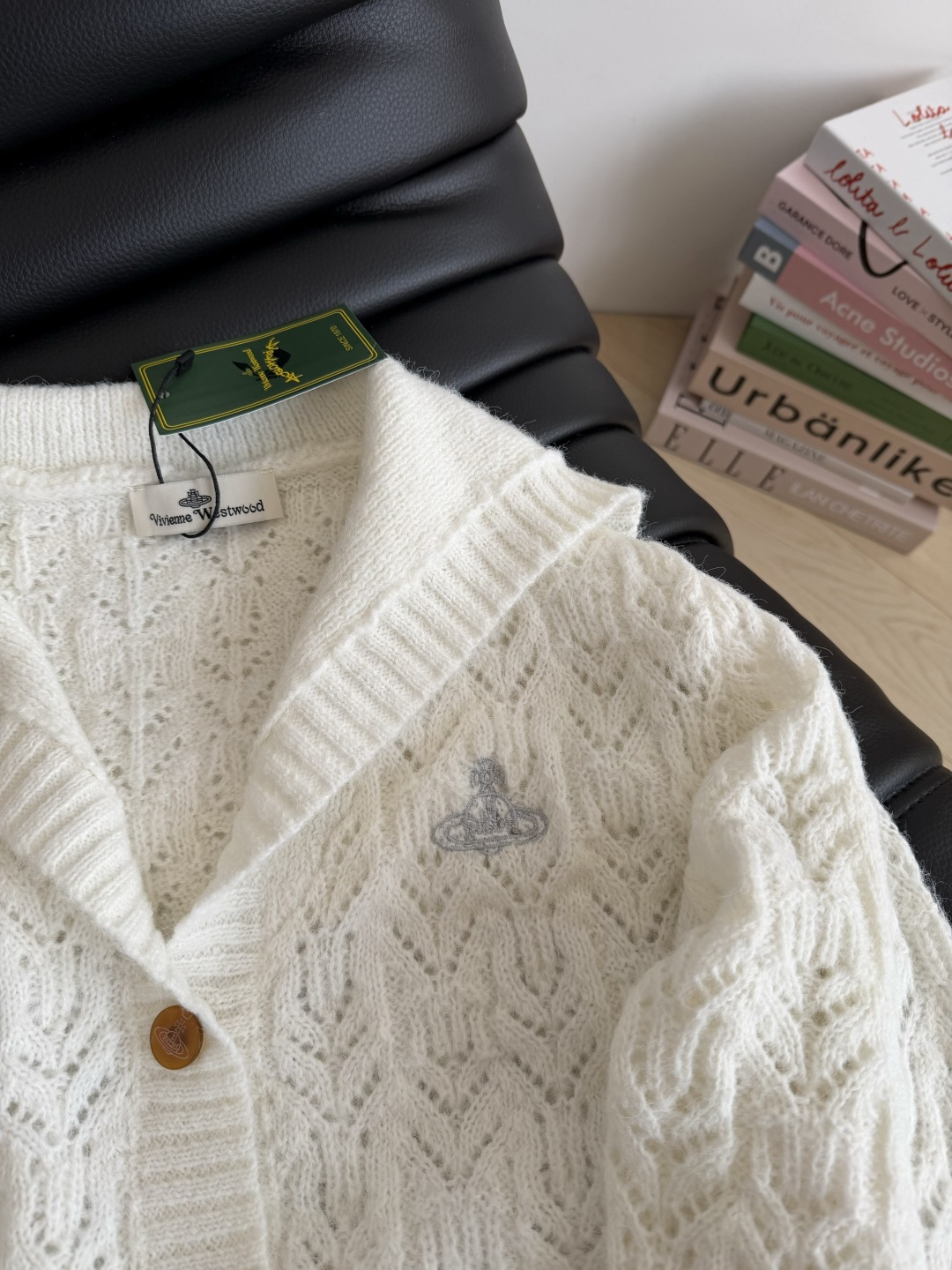 开衫中的白月光 25秋冬 土星logo刺绣翻领开衫 超级温柔的感觉 软糯有氛围感 海军风翻领设计 重工镂