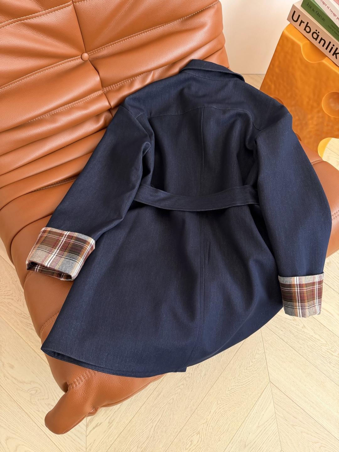 复古有型 25秋冬 复古格纹拼接设计牛仔风衣外套 中长款设计最最实穿了 自带休闲氛围感 采用进口的天丝牛