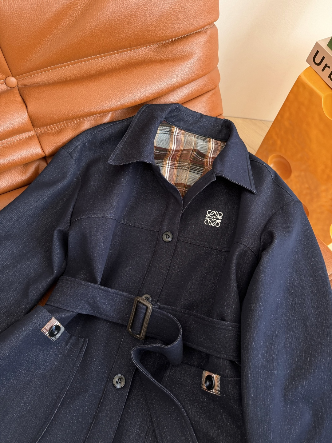 复古有型 25秋冬 复古格纹拼接设计牛仔风衣外套 中长款设计最最实穿了 自带休闲氛围感 采用进口的天丝牛