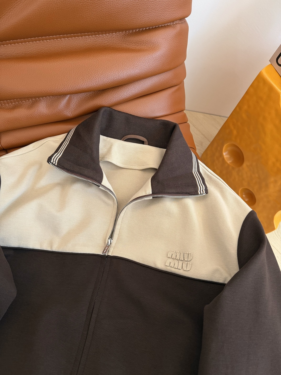 毛晓彤 超多明星同款 25秋冬 撞色设计一套搭配 棒球服卫衣+双侧织带拼接半裙 超级好看的一套 重磅定制