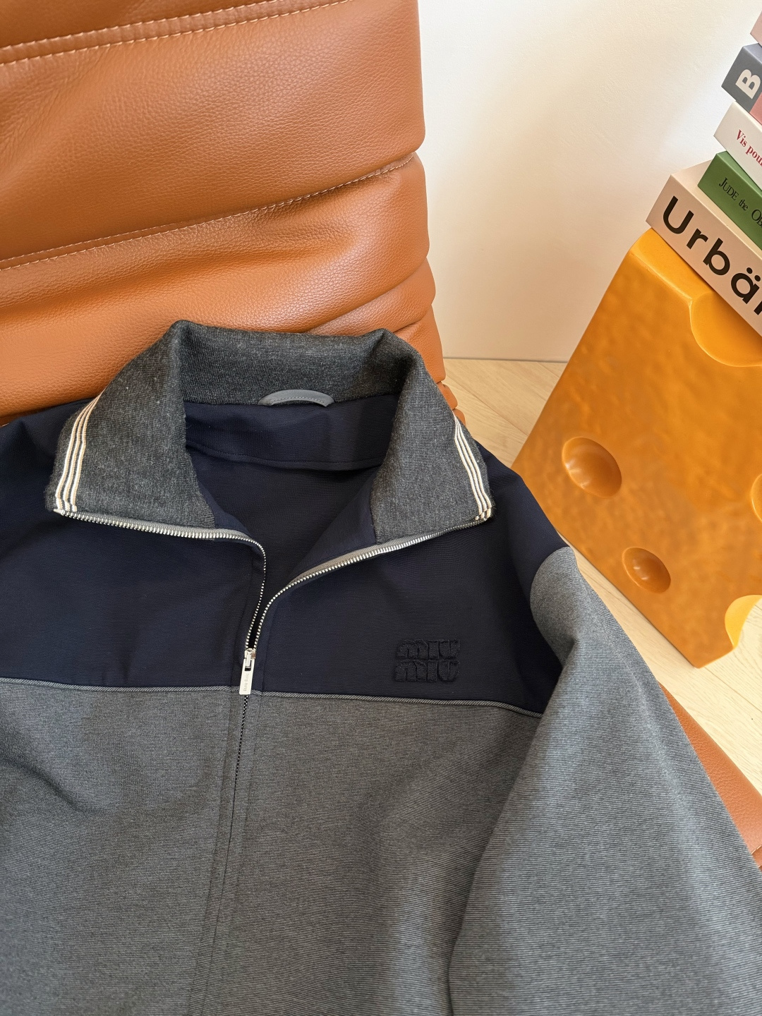 毛晓彤 超多明星同款 25秋冬 撞色设计一套搭配 棒球服卫衣+双侧织带拼接半裙 超级好看的一套 重磅定制