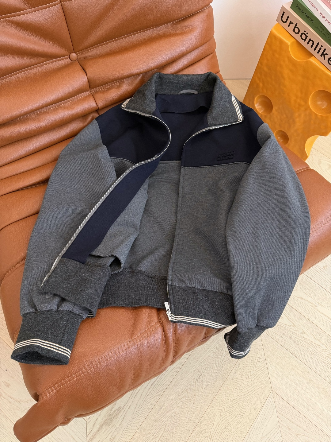 毛晓彤 超多明星同款 25秋冬 撞色设计一套搭配 棒球服卫衣+双侧织带拼接半裙 超级好看的一套 重磅定制