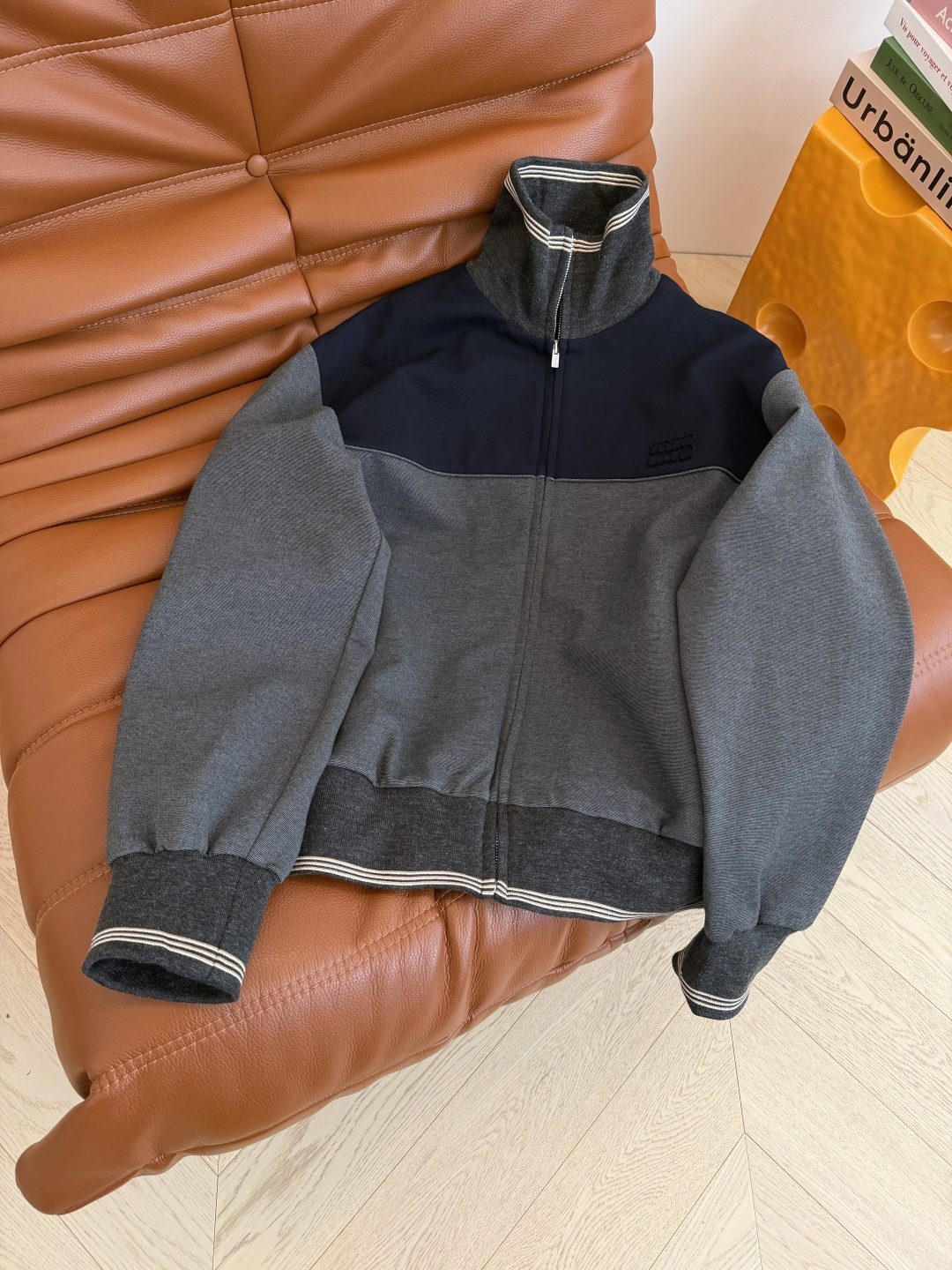 毛晓彤 超多明星同款 25秋冬 撞色设计一套搭配 棒球服卫衣+双侧织带拼接半裙 超级好看的一套 重磅定制