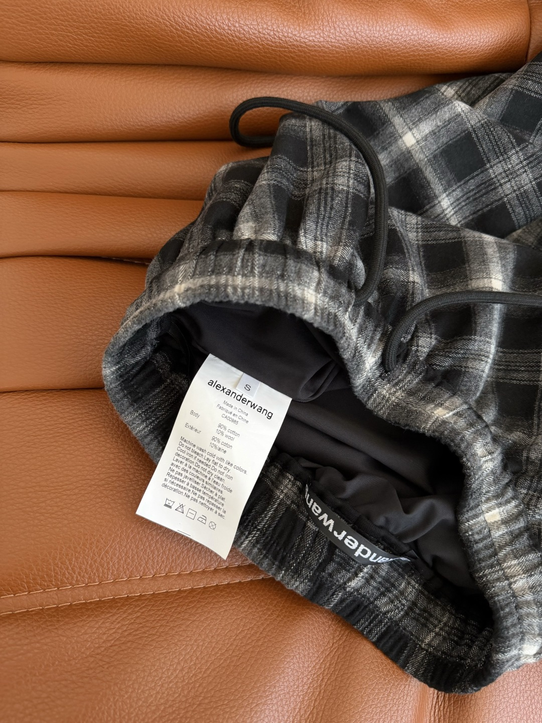 格纹裙真的是秋冬点亮衣品的一道风景线 25新款 不规则裙摆拼接蕾丝边半裙 经典不挑人 不规则的设计 上身