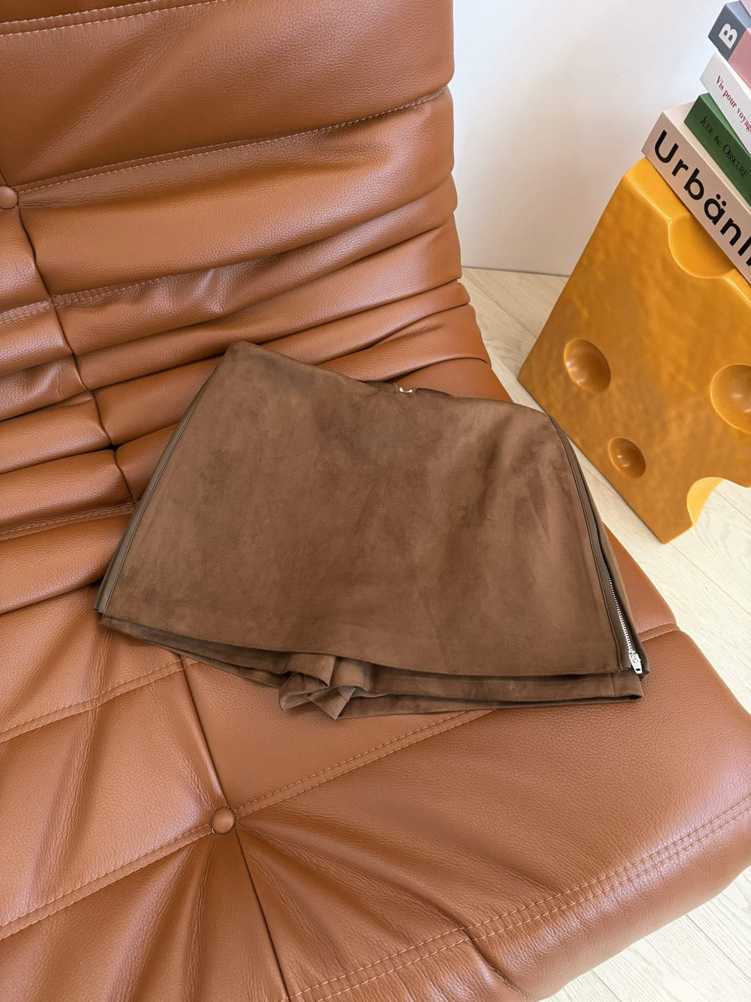 长腿精 25秋冬 侧边拉链开叉设计短半裙裤裙 上身就是腿精本精 溢出屏幕的长腿 迷你超短款设计 内里是短