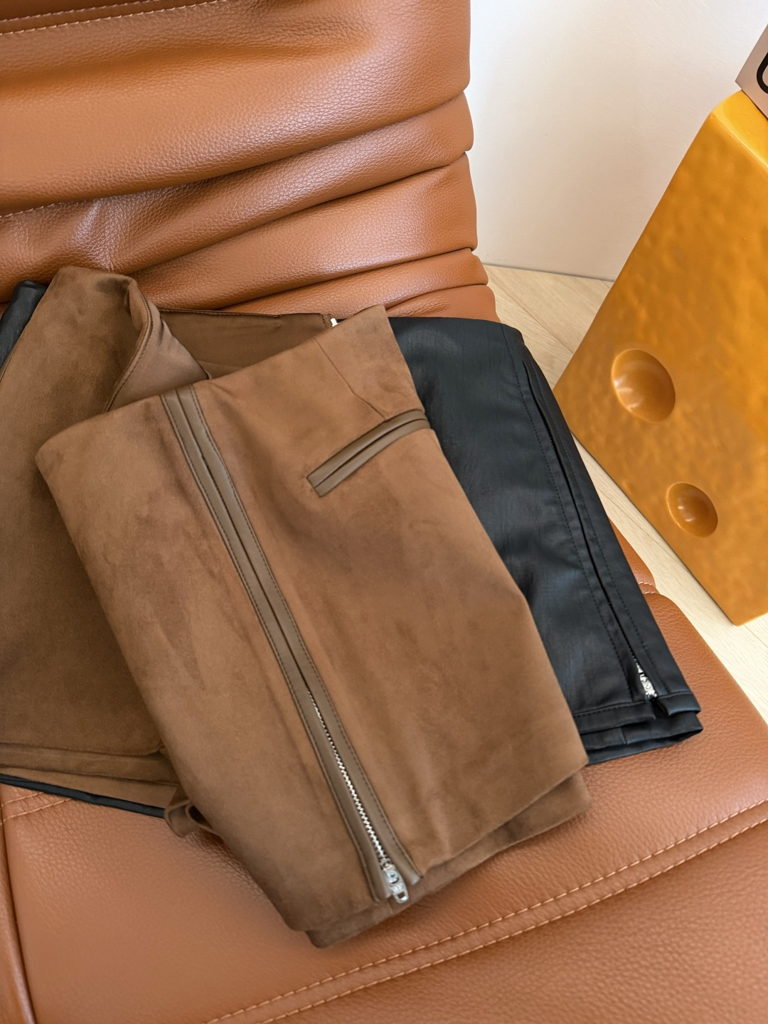 长腿精 25秋冬 侧边拉链开叉设计短半裙裤裙 上身就是腿精本精 溢出屏幕的长腿 迷你超短款设计 内里是短