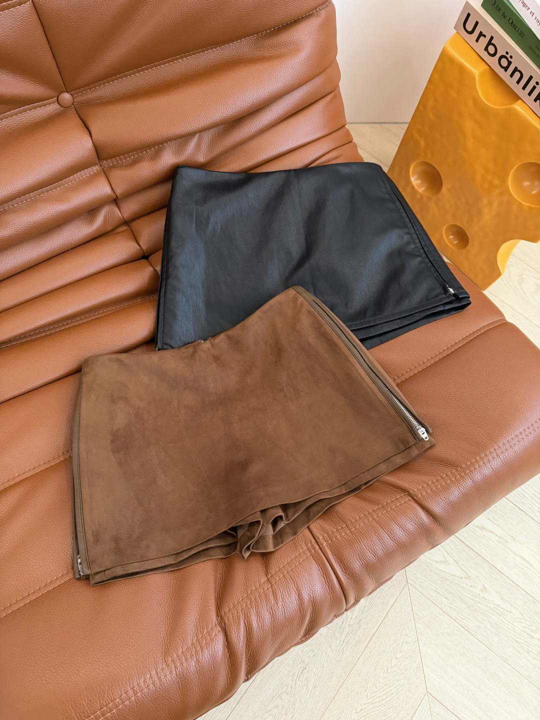 长腿精 25秋冬 侧边拉链开叉设计短半裙裤裙 上身就是腿精本精 溢出屏幕的长腿 迷你超短款设计 内里是短