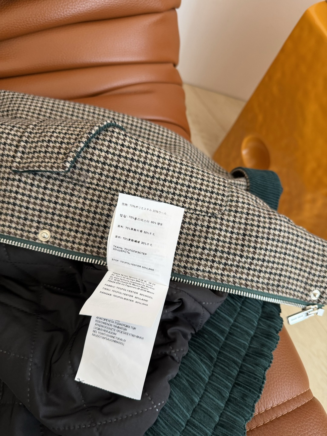 唐嫣同款 25 秋冬 墨绿色灯芯绒拼接夹棉外套 缪系复古 胸前立体字母装饰 要时髦更要温暖就是这一件了 