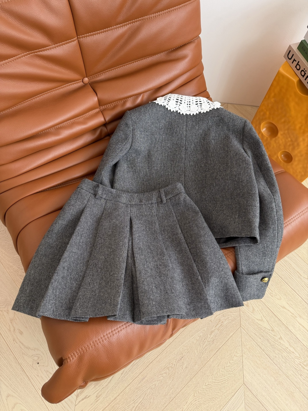 25秋冬 高级灰可拆卸花边领子羊毛套装 V金属扣小细节装饰 让人变得温柔起来的冬日套装 重磅定制的绣花领