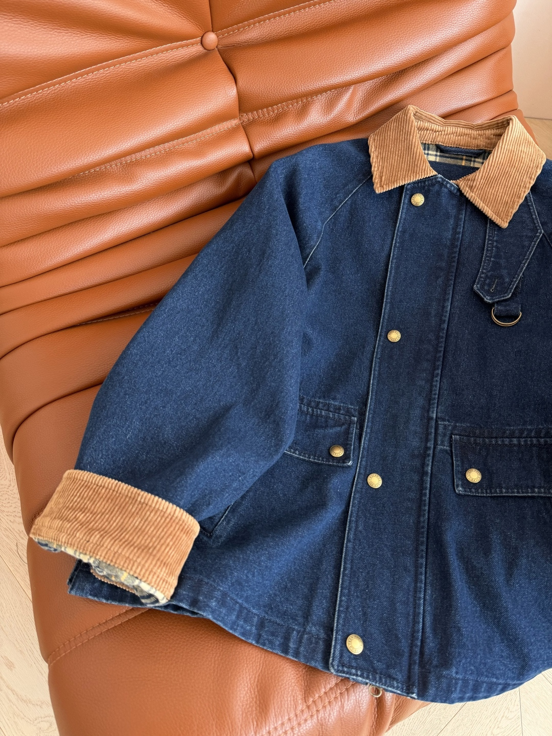 复古巴恩风 25FW 灯芯绒领子拼接牛仔外套 内里全棉格纹里衬 双层面料保暖 冬季时髦必备 里面可以搭配