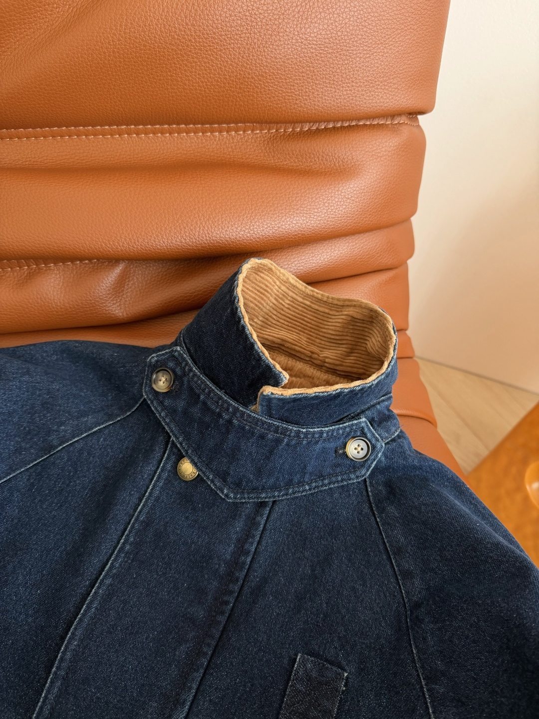 复古巴恩风 25FW 灯芯绒领子拼接牛仔外套 内里全棉格纹里衬 双层面料保暖 冬季时髦必备 里面可以搭配