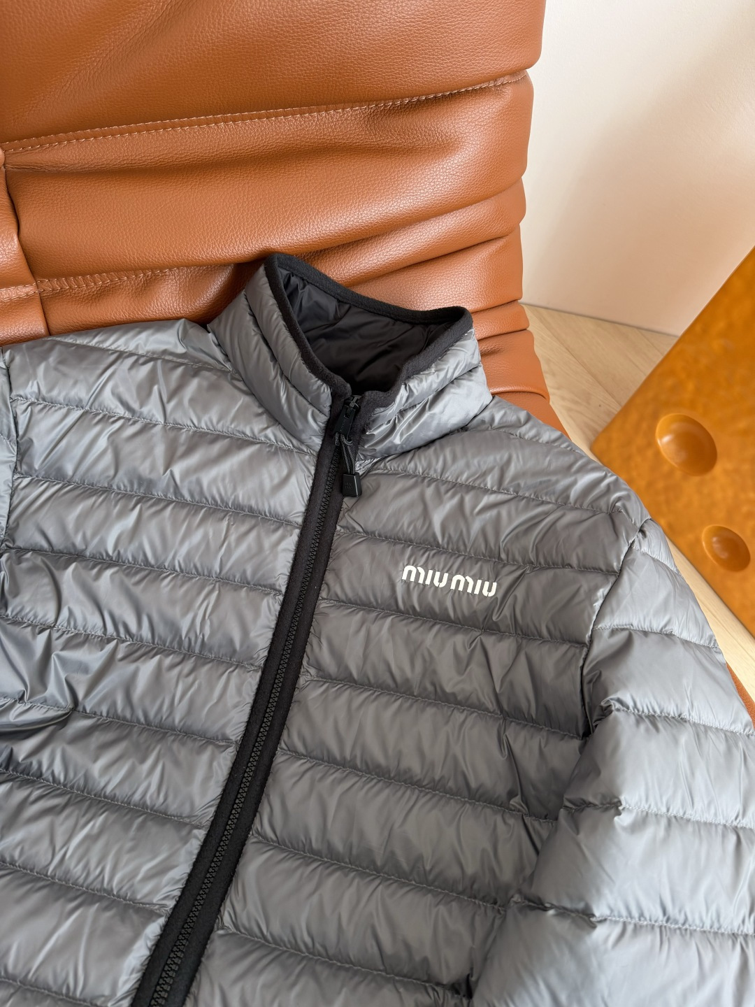 这个冬季必备款 25 FW 轻量款羽绒服 轻便款 上身超舒服轻便有型又保暖 颜值超高的羽绒服 妥妥的时髦