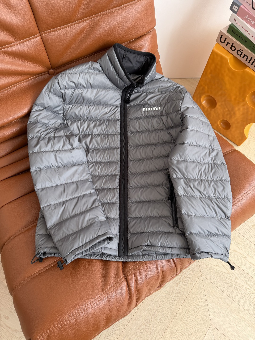 这个冬季必备款 25 FW 轻量款羽绒服 轻便款 上身超舒服轻便有型又保暖 颜值超高的羽绒服 妥妥的时髦