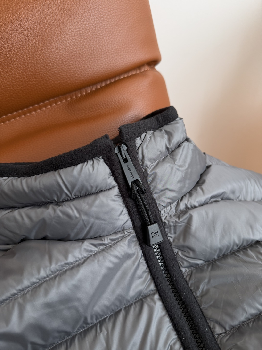 这个冬季必备款 25 FW 轻量款羽绒服 轻便款 上身超舒服轻便有型又保暖 颜值超高的羽绒服 妥妥的时髦