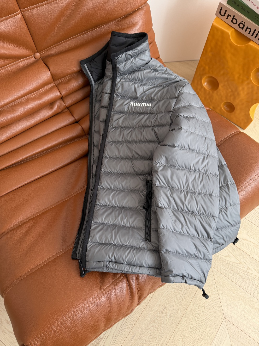 这个冬季必备款 25 FW 轻量款羽绒服 轻便款 上身超舒服轻便有型又保暖 颜值超高的羽绒服 妥妥的时髦