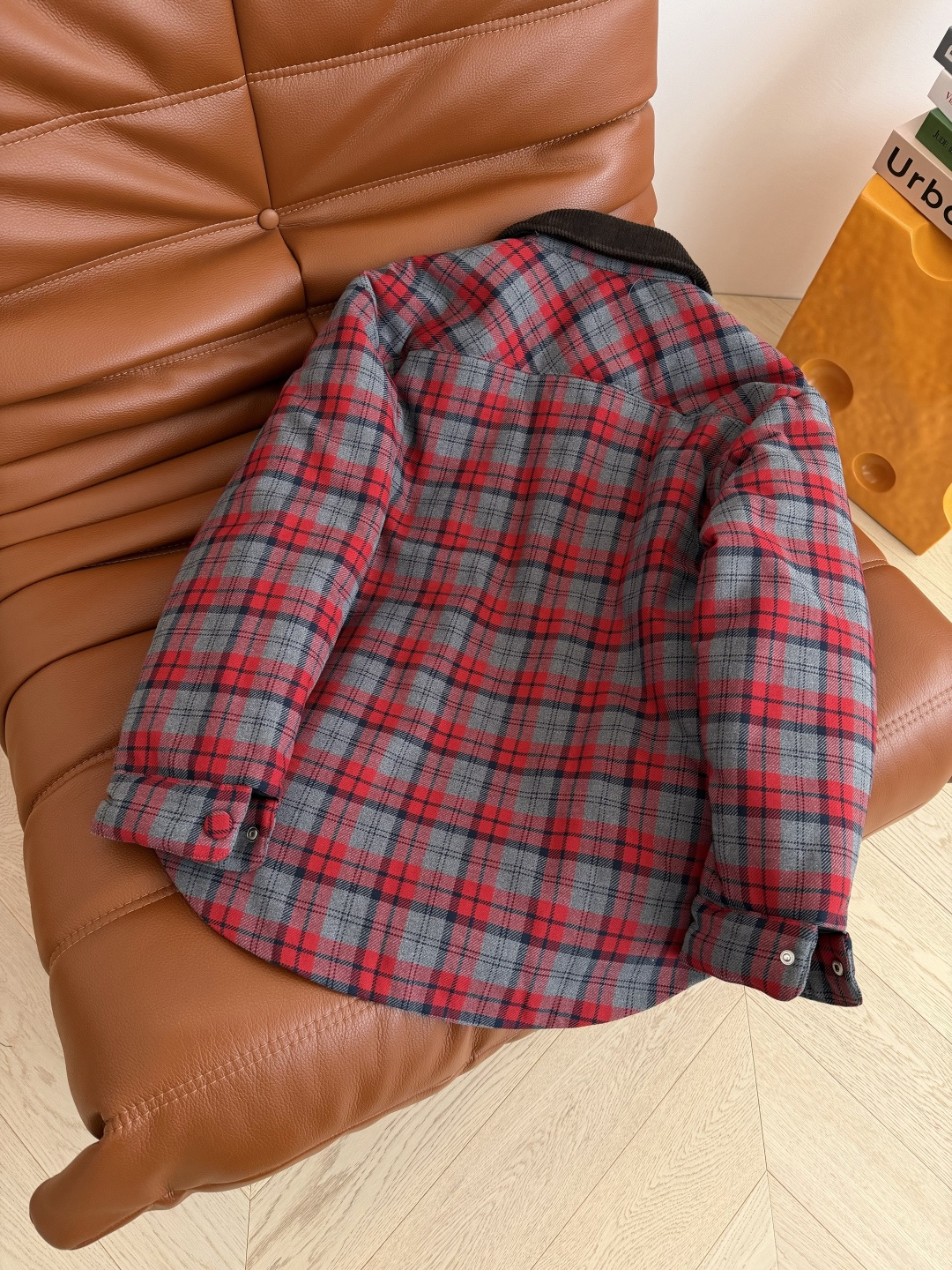 25秋冬 复古灯芯绒领子拼接棉服外套 衬衫式设计的棉服 宽松的版型 很有包容性 上身不臃肿 轻松保暖 定