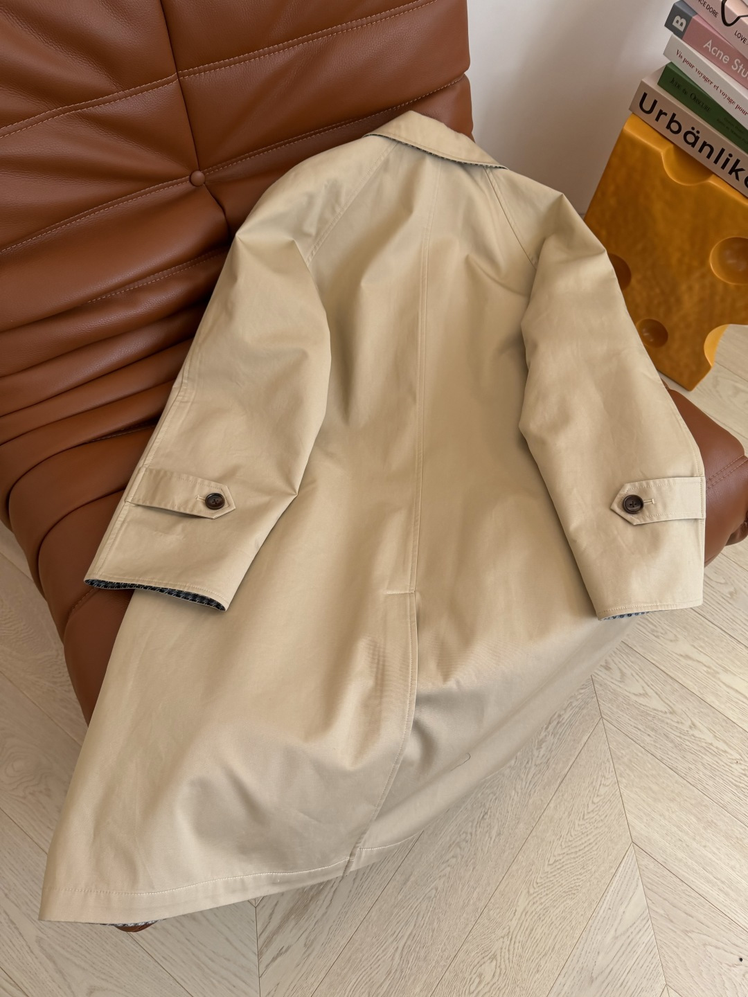 明星同款 25 秋冬 双面穿设计长款风衣 一面经典卡其色 一面羊毛格子面料 两面自由切换 两种不一样的风