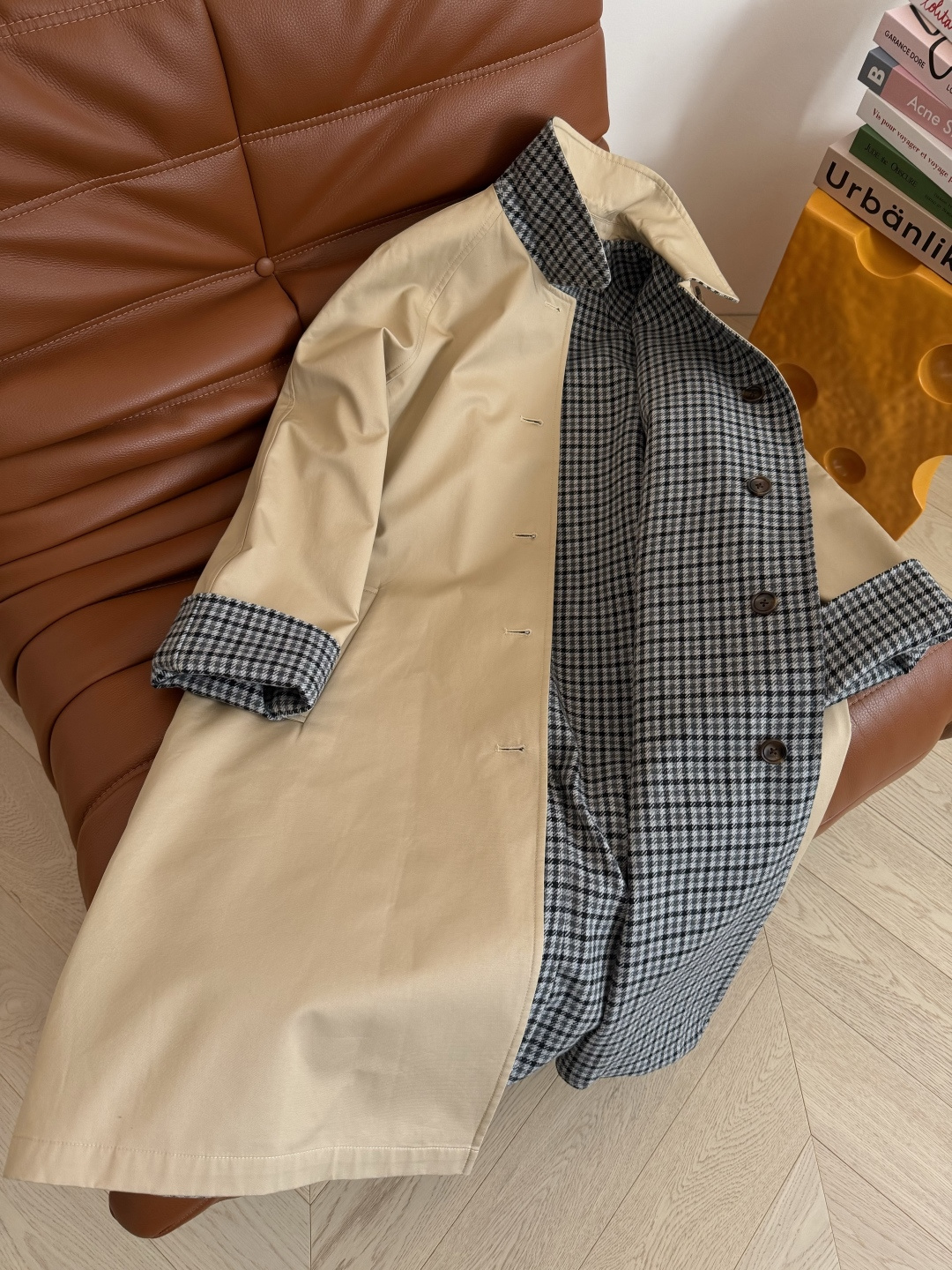 明星同款 25 秋冬 双面穿设计长款风衣 一面经典卡其色 一面羊毛格子面料 两面自由切换 两种不一样的风