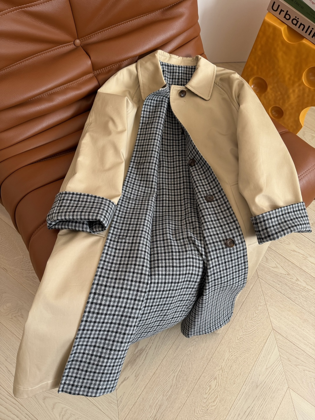 明星同款 25 秋冬 双面穿设计长款风衣 一面经典卡其色 一面羊毛格子面料 两面自由切换 两种不一样的风